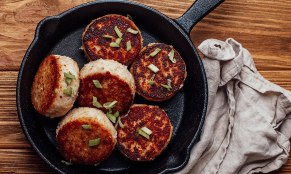 Опытные хозяйки знают, как сделать котлеты сочнее в разы: эти ингредиенты — настоящее спасение